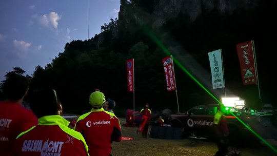 Salvamontiștii brașoveni participă la primul stagiu de pregătire profesională pentru acțiuni de salvare pe timp de noapte 
