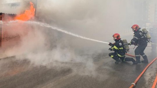 Explozie urmată de incendiu la o pizzerie din Paşcani