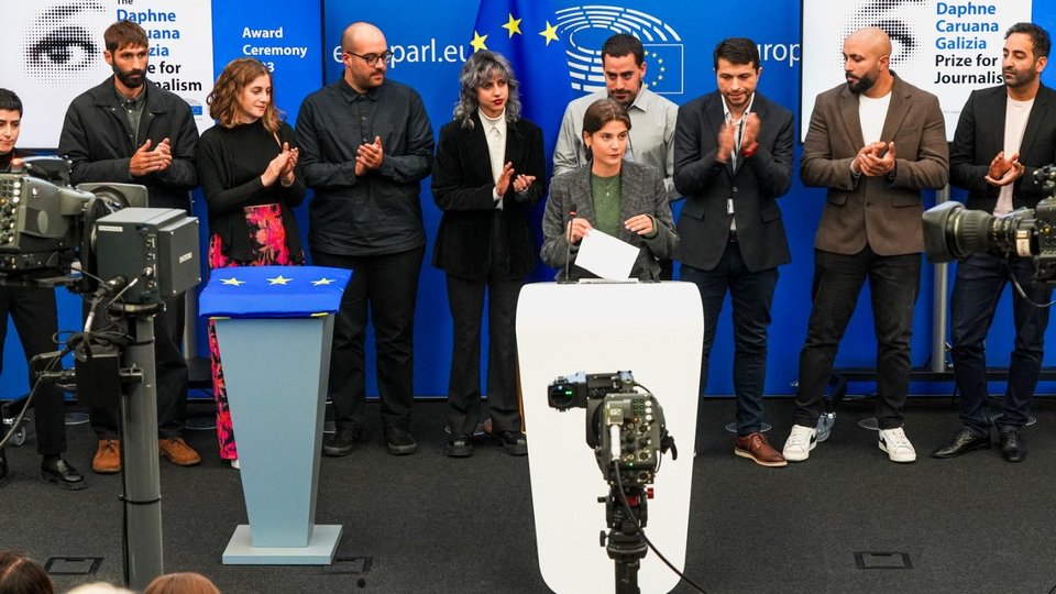 Jurnaliștii care au investigat naufragiul navei Adriana, premiați de Parlamentul European