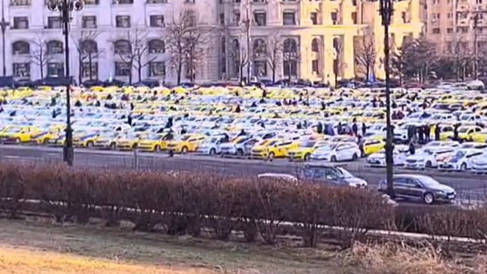 Protest de amploare al taximetriștilor, în Piața Constituției