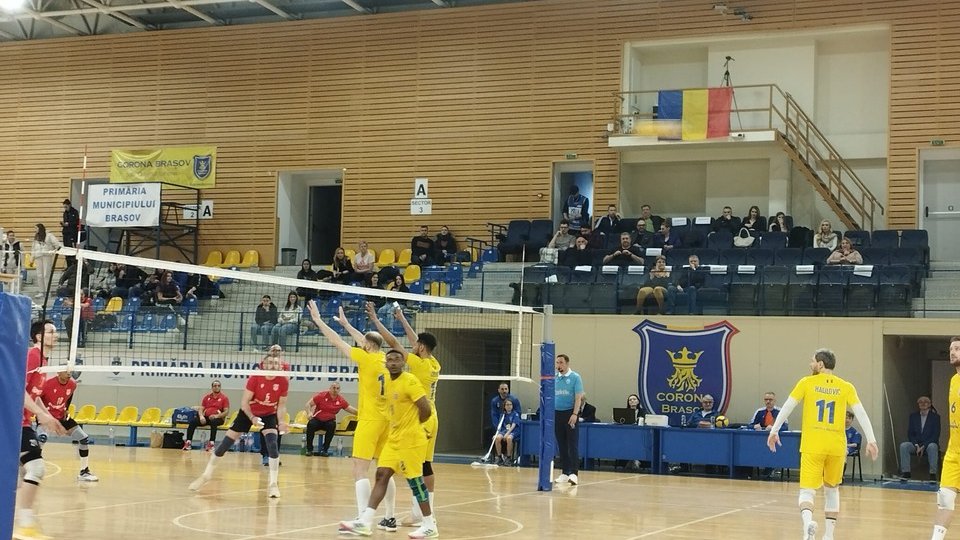 Voleibaliștii de la Corona Brașov au pierdut meciul de acasă