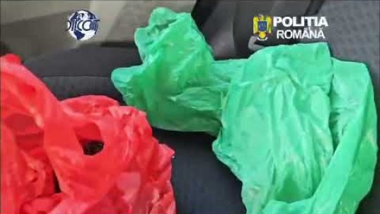Trei bărbați, doi români și un columbian, cercetați pentru trafic de droguri de mare risc în Brașov | VIDEO