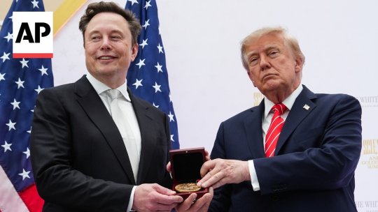 Elon Musk a fost decorat de Donald Trump cu Medalia națională pentru știință