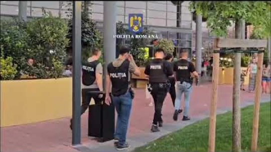 VIDEO Controale ale polițiștilor brașoveni în cartierul Tractorul