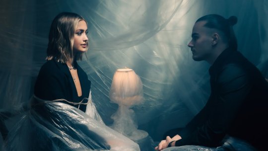 Iuliana Beregoi a lansat „Universuri Paralele”