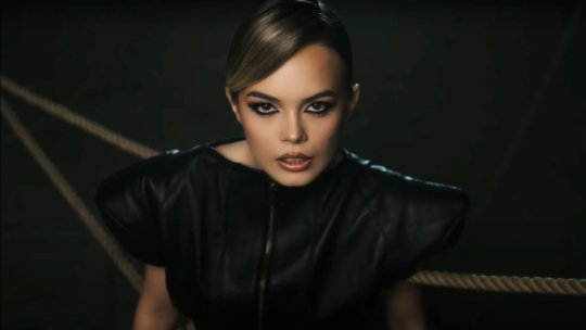 Recomandarea zilei este Bianca Tilici x SHIFT - „Să mă las”