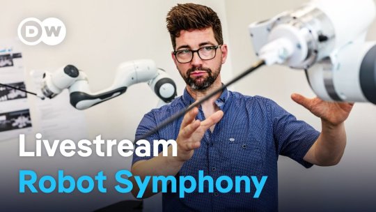 Un robot cu trei brațe a dirijat Orchestra Simfonică din Dresda