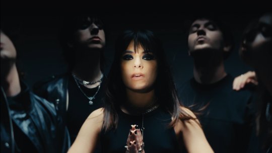 Alexandra Căpitănescu a lansat videoclipul oficial pentru piesa „HEAT”