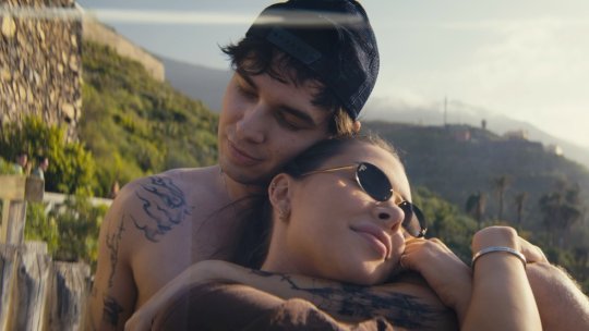 Rareș a lansat o piesă de vară, „Apus de soare”