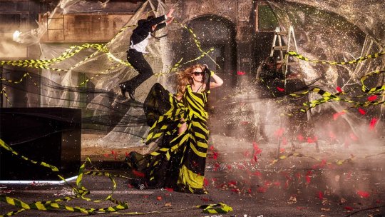 Recomandarea zilei este Kylie Minogue - „Lights Camera Action”