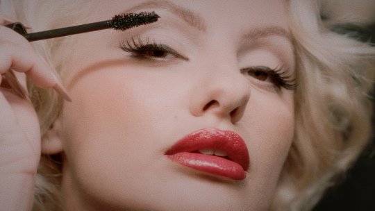 Recomandarea zilei este Alexandra Stan - „Înapoi”