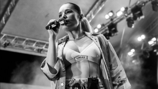 Din studio, direct în inimile voastre! Minelli a lansat „Miss You More”
