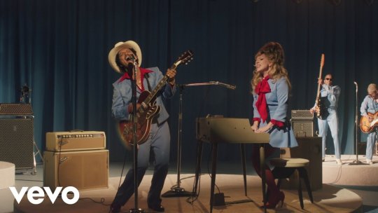Recomandarea zilei este Lady Gaga şi Bruno Mars - „Die With A Smile”