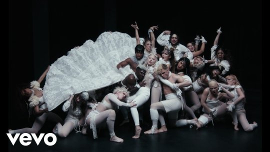 Lady Gaga anunță turneul „The Mayhem Ball” în Regatul Unit și Europa