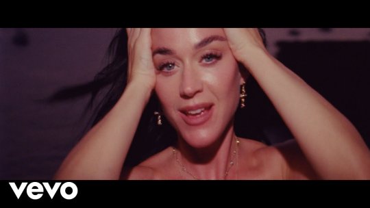 Recomandarea zilei este Katy Perry - „LIFETIMES”