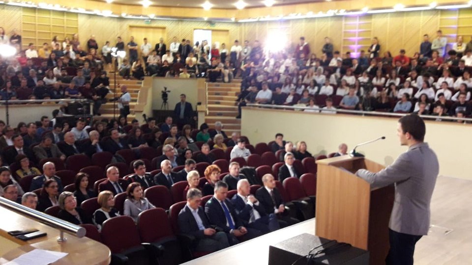 Peste 19.000 de studenți au început cursurile la Universitatea Transilvania