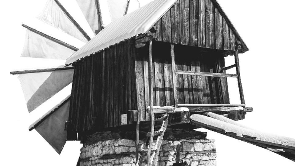 Studenții brașoveni restaurează gospodării monument, în județul Hunedoara