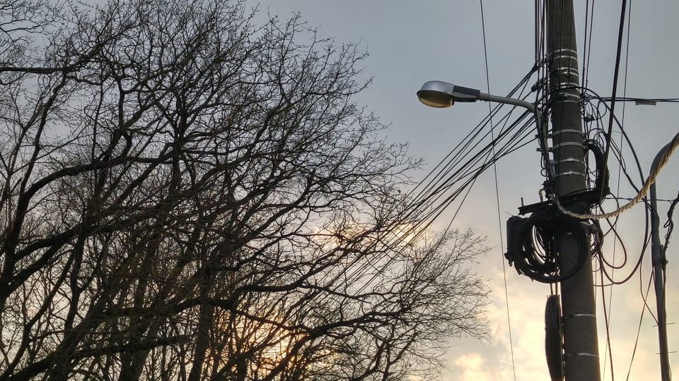 Două firme din ţară interesate de extinderea iluminatului public din Tractorul