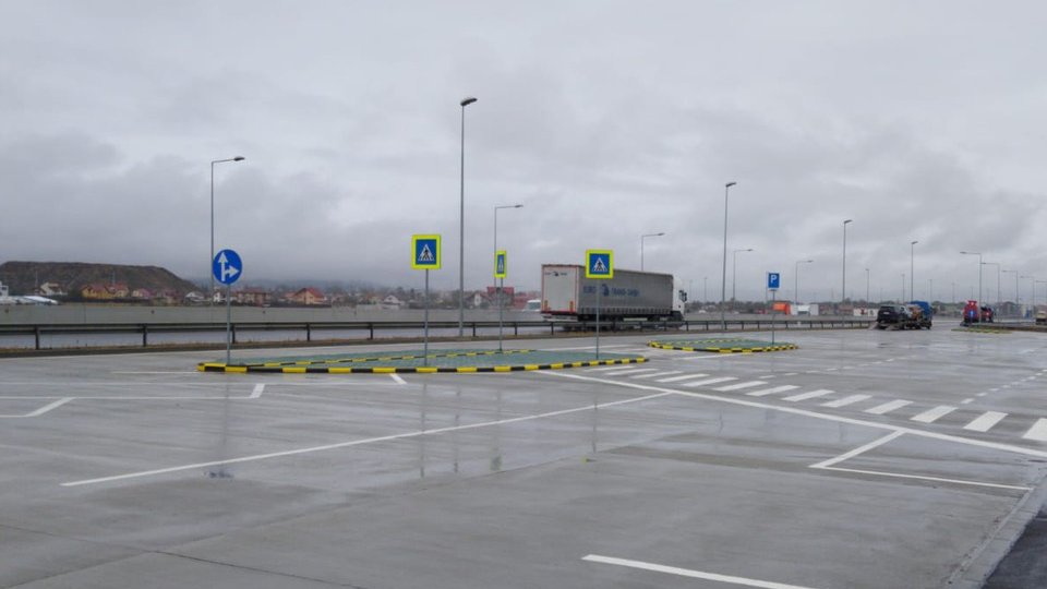 Au fost deschise două parcări pe Varianta de Ocolire a Municipiului Brașov