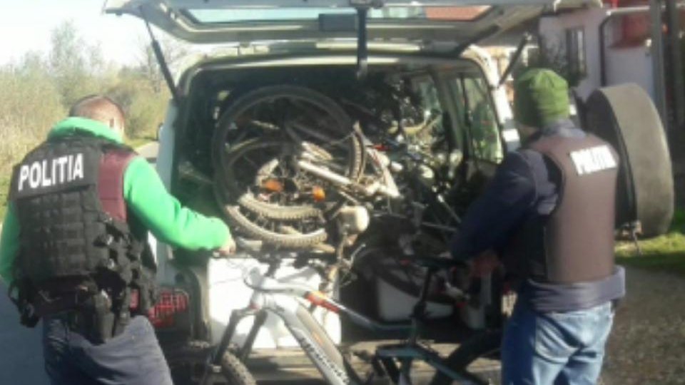 55 de biciclete au fost ridicate de poliţişti, în urma percheziţiilor de astăzi
