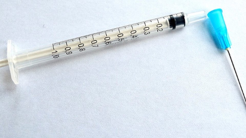 Aproape 13.000 de doze de vaccin antigripal, distribuite medicilor de familie brașoveni