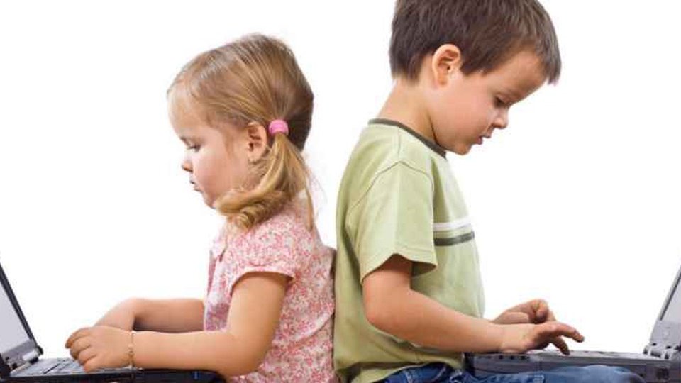 Siguranţa tinerilor în mediul online