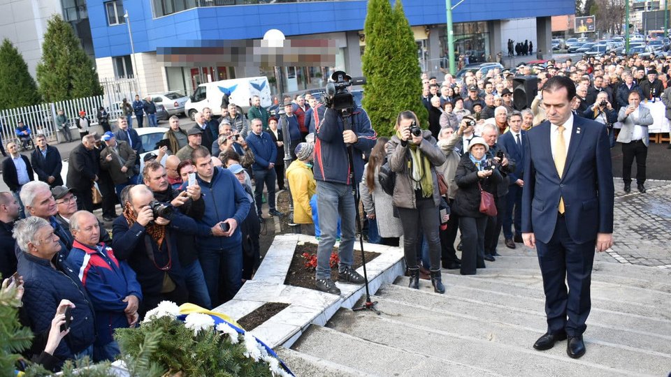 Novembriștii, omagiați și de premierul României