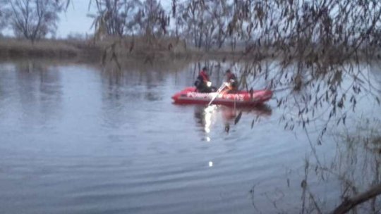 Trupul neînsufleţit al unui bărbat dat dispărut, recuperat din apele râului Olt