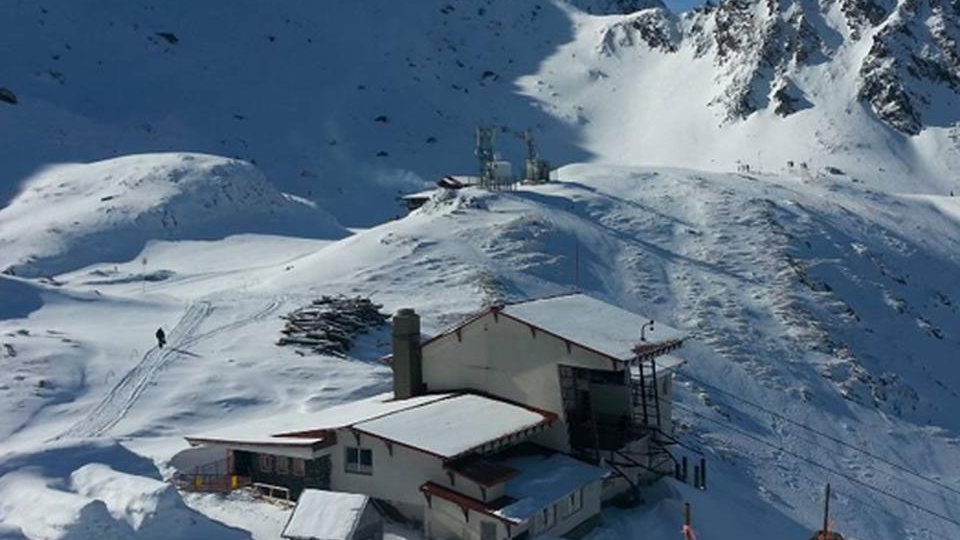 Este risc de avalanşe în Munţii Făgăraş şi Bucegi