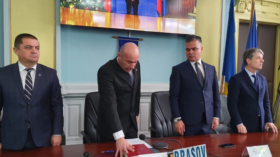 Noul prefect al judeţului Braşov a depus astăzi jurământul de învestitură