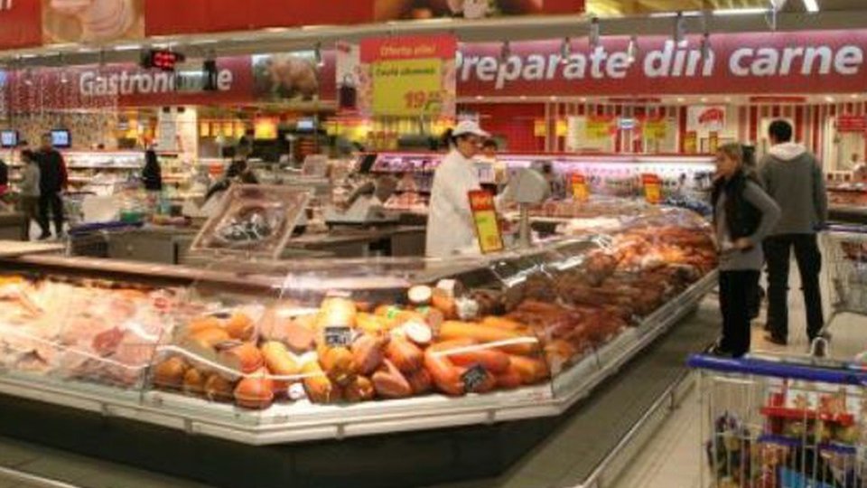Hypermarketurile se închid, astăzi, la orele 18.00