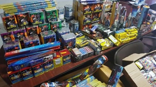 Peste 64 de tone de articole pirotehnice au fost confiscate de poliţişti