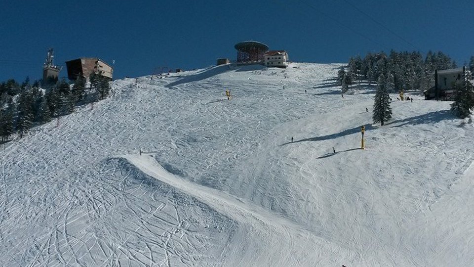 Atenție turiști! Salvamontiștii atrag atenția că a nins la munte, în zonele înalte