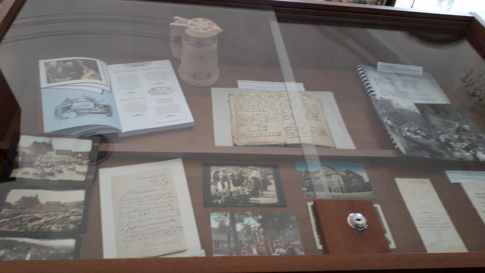 Expoziție de carte cu bucate, la Biblioteca Județeană