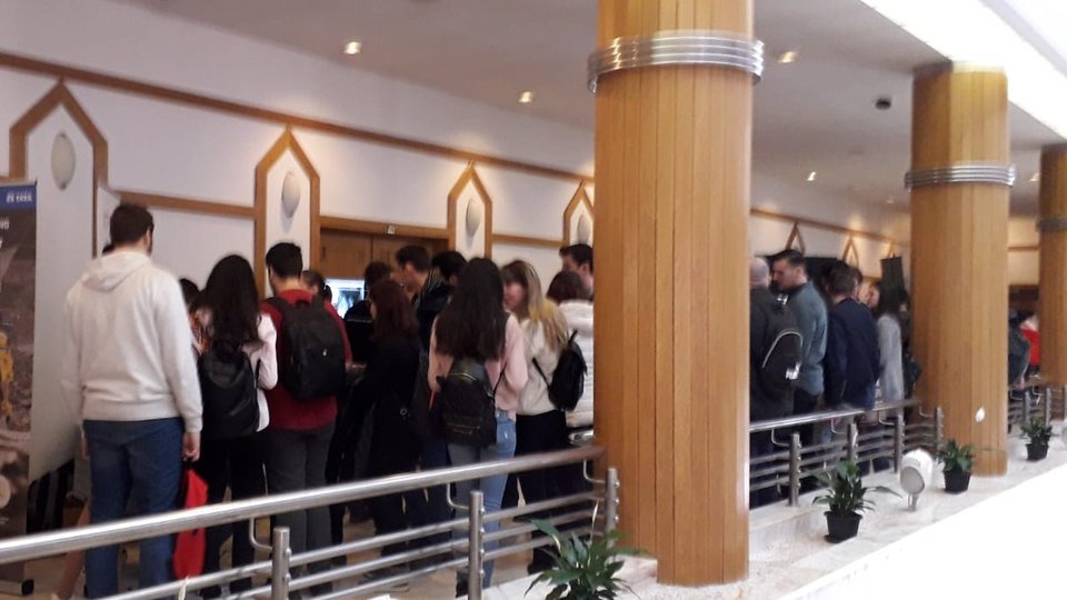 O mie de locuri de muncă disponibile la Târgul de Cariere Braşov