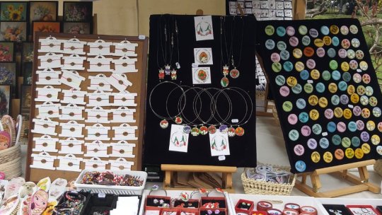 Târg de produse handmade, pe aleea de la marginea Parcului Nicolae Titulescu