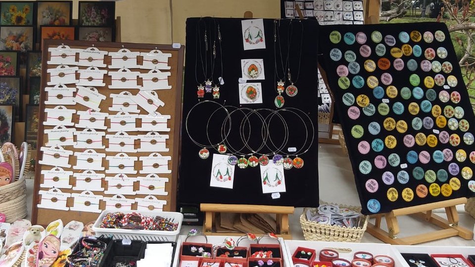Târg de produse handmade, pe aleea de la marginea Parcului Nicolae Titulescu