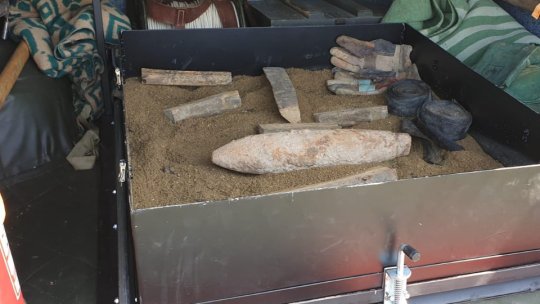 Bombă de aviaţie găsită pe câmp, în judeţul Braşov