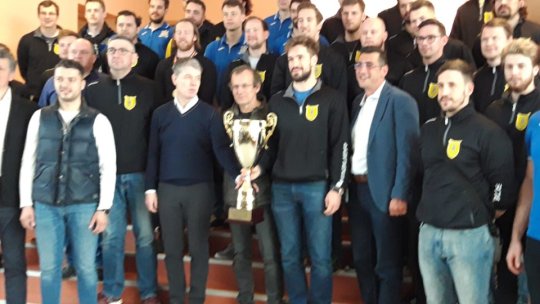 Sportivii secţiei de hochei de la Corona Braşov au fost felicitaţi la Primărie