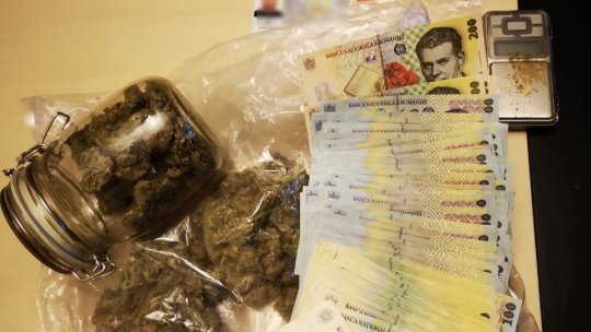 Traficanţi de droguri, prinşi de poliţiştii braşoveni