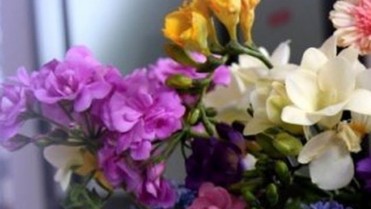 Sfârșitul de an școlar, profitabil pentru florarii din piețe