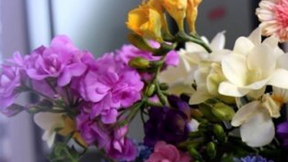 Sfârșitul de an școlar, profitabil pentru florarii din piețe