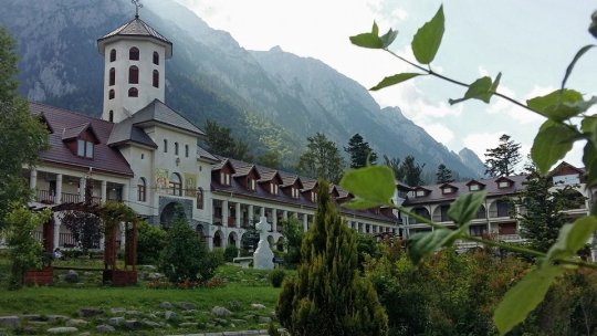 În a doua zi de Rusalii, credincioşii ortodocşi şi greco-catolici sărbătoresc Sfânta Treime