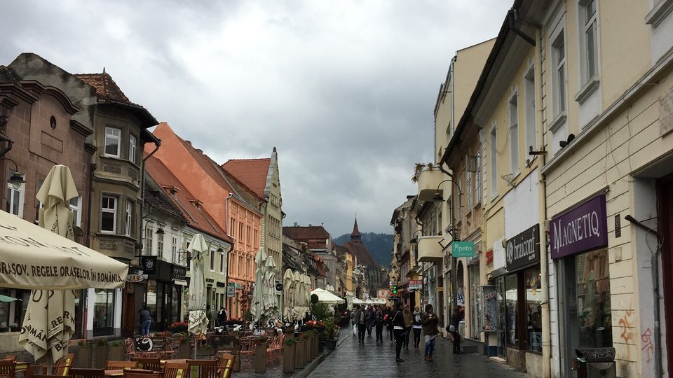 Braşovul sub Cod Galben. Vremea se menţine răcoroasă şi instabilă