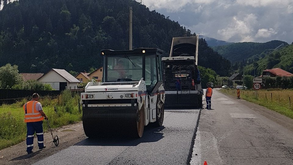 A început asfaltarea DN 73A, între Râşnov şi Predeal