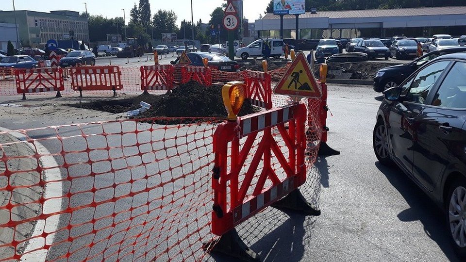 Avarie la conducta de apă în urma lucrărilor de extindere a străzii 13 Decembrie