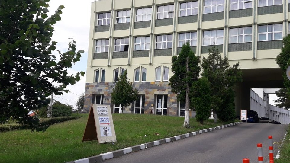 Peste 2200 de solicitări pentru a rămâne în căminele studențești, în vacanța de vară
