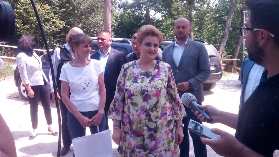 Ministrul Mediului a ajuns și la Sanctuarul de urși din Zărnești