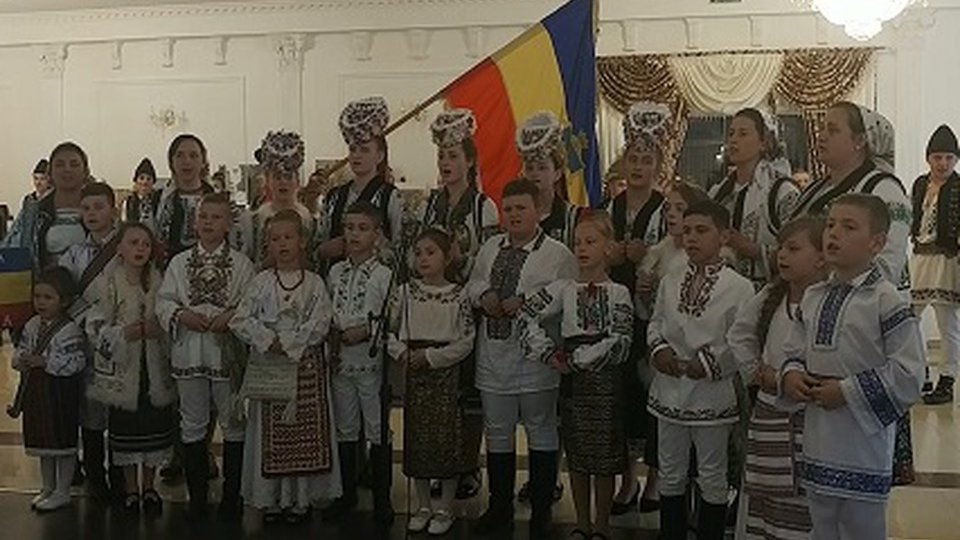 40 de elevi şi profesori din Cernăuţi sosesc într-o excursie tematică, la Braşov