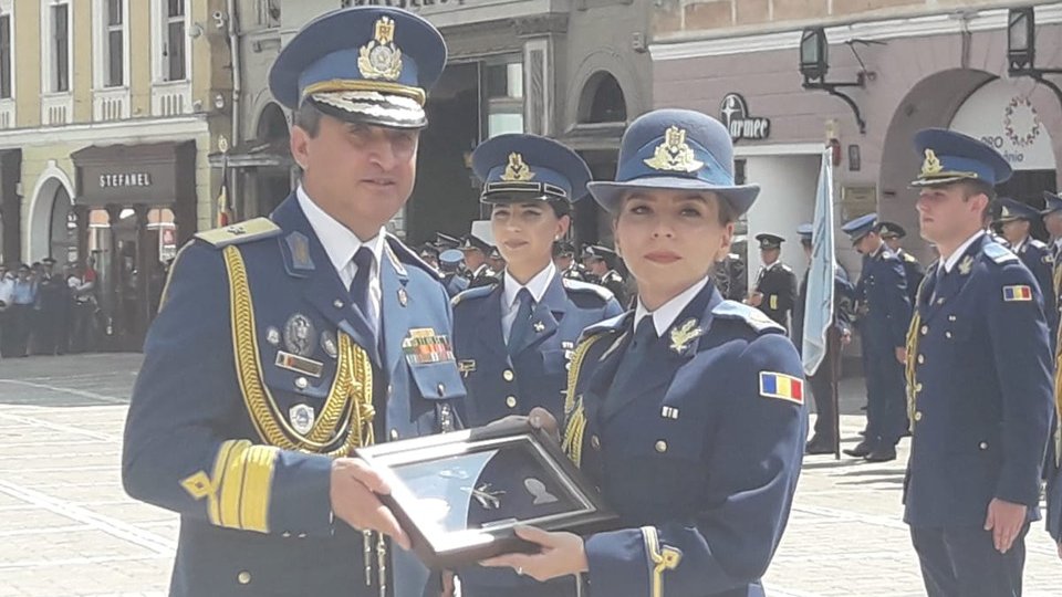 Pentru al nouălea an consecutiv, o fată este șefă de promoție la "aviatori"